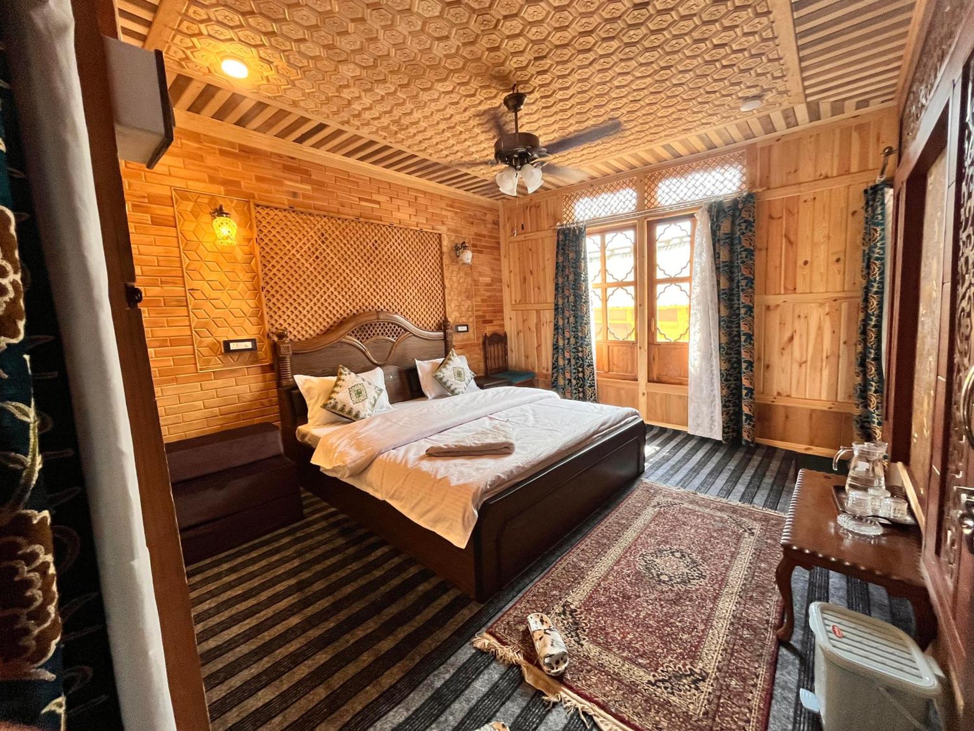 The Heritage Group Of Houseboats Srīnagar Екстериор снимка